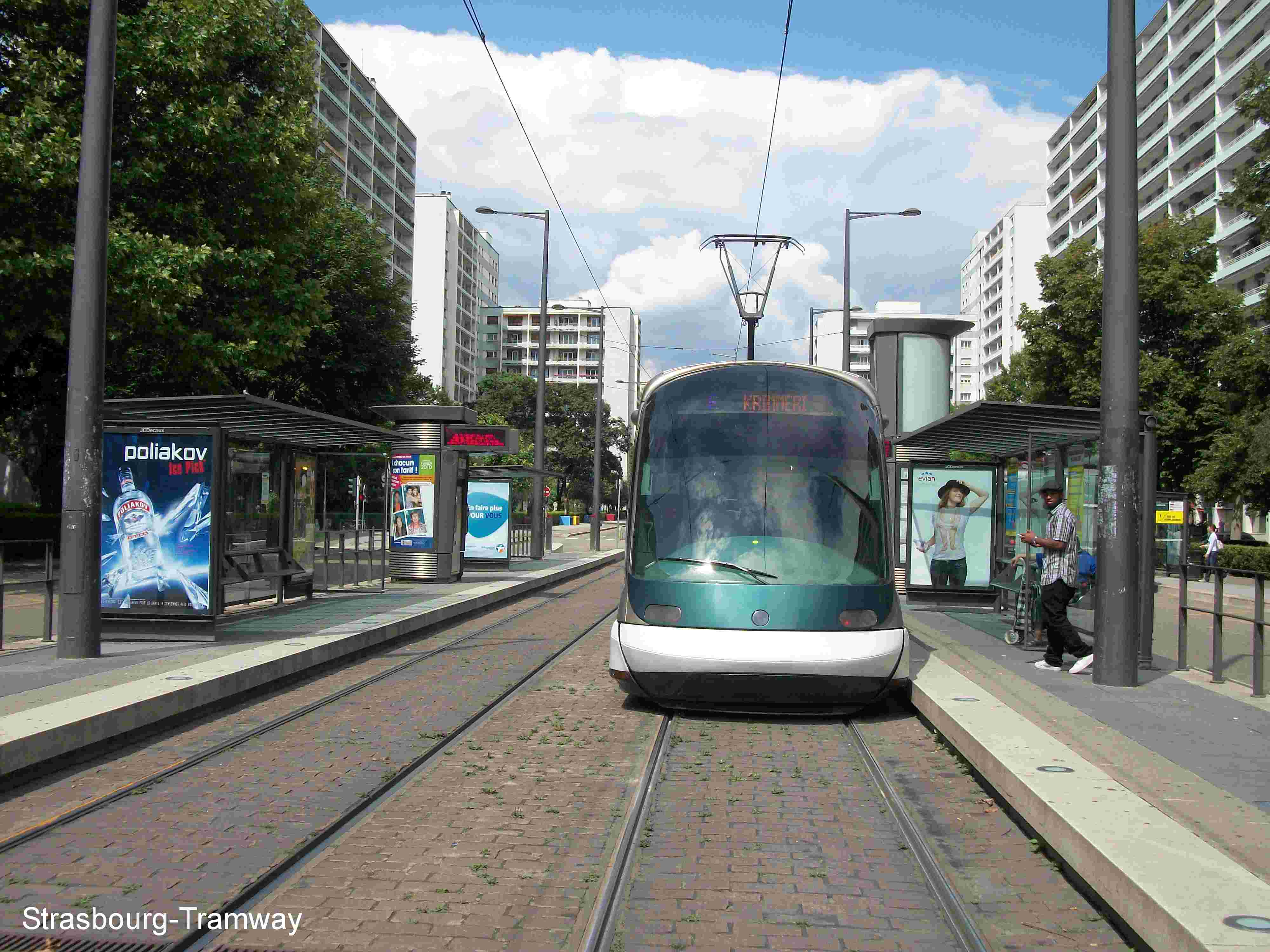 L'Eurotram 1010 prêt au départ vers Krimmeri à quai à la station Esplanade.
